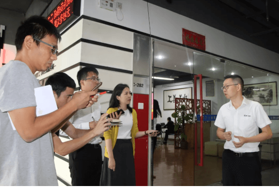 “智造”排头兵 | betvictor伟徳智能接受多家媒体联合采访