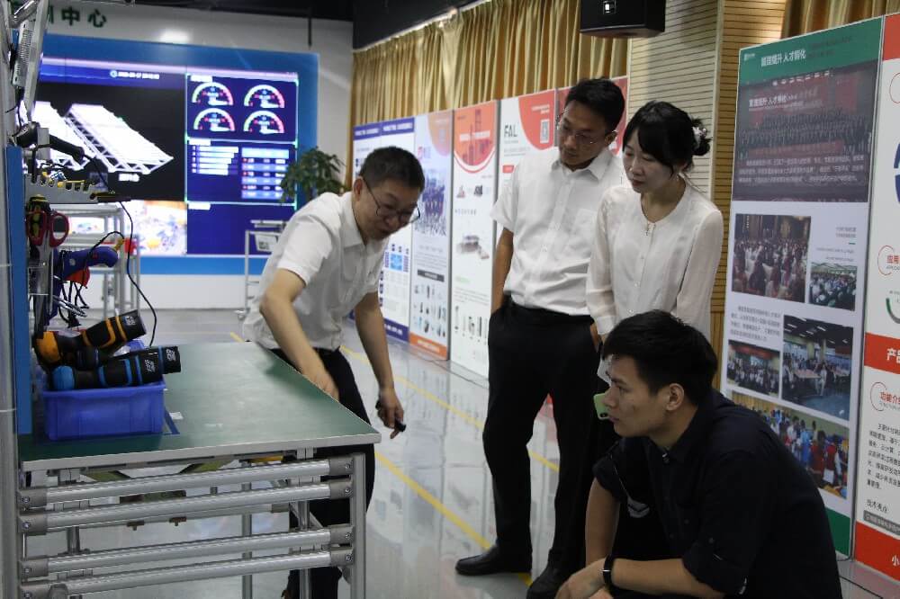 热烈欢迎合肥庐阳政府领导莅临betvictor伟徳智能参观考察！