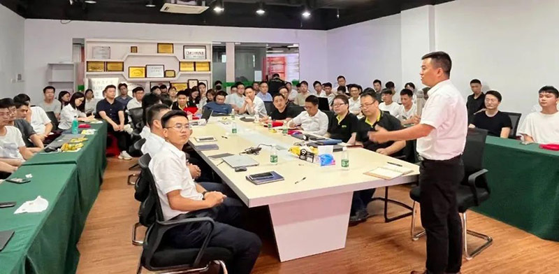 数字化工厂项目管理专题交流会、月度经营分析会暨上半年度总结会议如期举行
